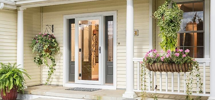 screen door installation in Winter Garden